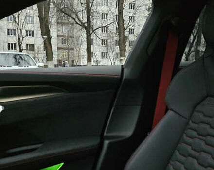 Серый Ауди e-tron GT, объемом двигателя 0 л и пробегом 5 тыс. км за 95000 $, фото 5 на Automoto.ua