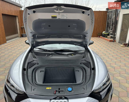 Серый Ауди e-tron GT, объемом двигателя 0 л и пробегом 4 тыс. км за 58900 $, фото 7 на Automoto.ua