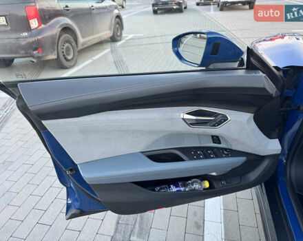 Синий Ауди e-tron GT, объемом двигателя 0 л и пробегом 59 тыс. км за 61000 $, фото 12 на Automoto.ua
