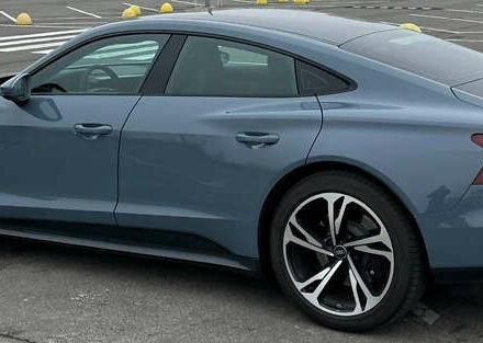 Синий Ауди e-tron GT, объемом двигателя 0 л и пробегом 76 тыс. км за 49000 $, фото 34 на Automoto.ua