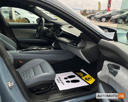 Синий Ауди e-tron GT, объемом двигателя 94 л и пробегом 23 тыс. км за 59999 $, фото 24 на Automoto.ua