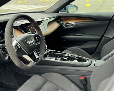 Синий Ауди e-tron GT, объемом двигателя 0 л и пробегом 76 тыс. км за 49000 $, фото 4 на Automoto.ua