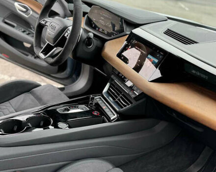 Синий Ауди e-tron GT, объемом двигателя 0 л и пробегом 76 тыс. км за 49000 $, фото 16 на Automoto.ua