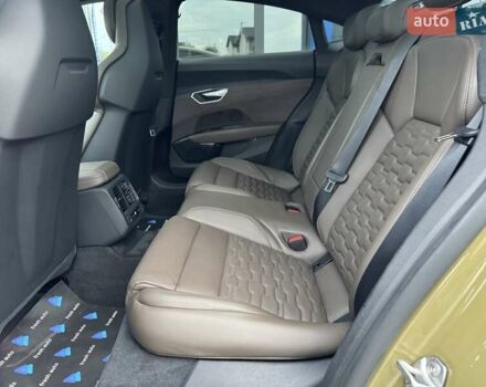 Зеленый Ауди e-tron GT, объемом двигателя 0 л и пробегом 52 тыс. км за 63700 $, фото 29 на Automoto.ua