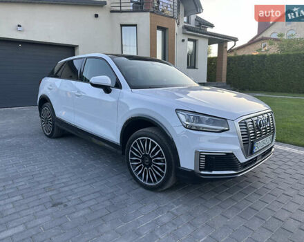 Белый Ауди Q2L e-tron, объемом двигателя 0 л и пробегом 60 тыс. км за 23000 $, фото 7 на Automoto.ua