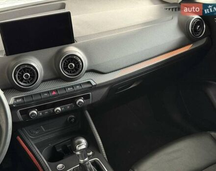 Белый Ауди Q2L e-tron, объемом двигателя 0 л и пробегом 60 тыс. км за 18490 $, фото 19 на Automoto.ua