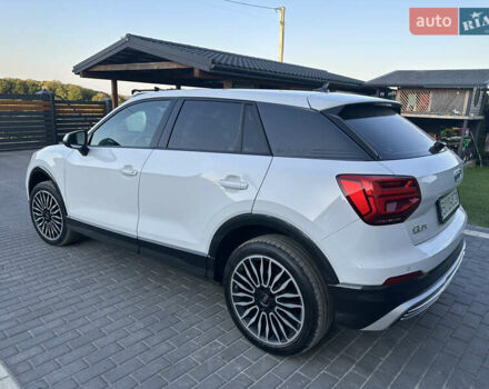 Белый Ауди Q2L e-tron, объемом двигателя 0 л и пробегом 60 тыс. км за 23000 $, фото 1 на Automoto.ua