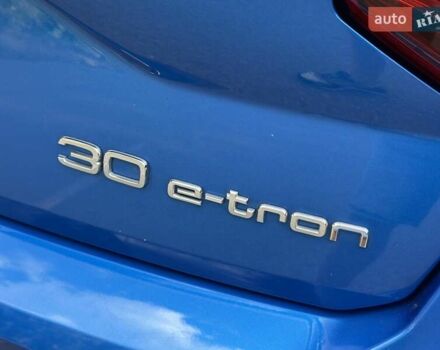 Синій Ауді Q2L e-tron, об'ємом двигуна 0 л та пробігом 14 тис. км за 27500 $, фото 42 на Automoto.ua