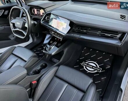 Белый Ауди Q4 e-tron, объемом двигателя 0 л и пробегом 60 тыс. км за 39900 $, фото 59 на Automoto.ua