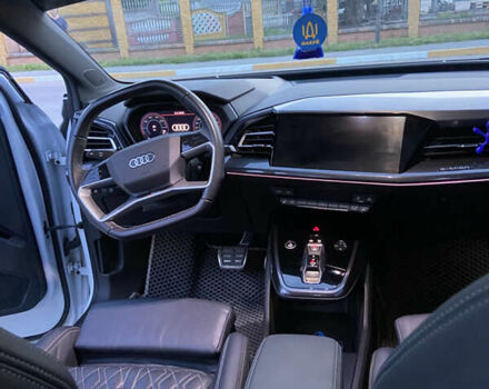 Белый Ауди Q4 e-tron, объемом двигателя 0 л и пробегом 38 тыс. км за 32500 $, фото 29 на Automoto.ua