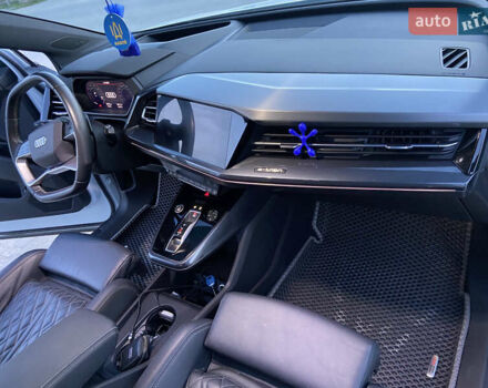 Белый Ауди Q4 e-tron, объемом двигателя 0 л и пробегом 38 тыс. км за 32500 $, фото 28 на Automoto.ua