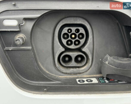 Белый Ауди Q4 e-tron, объемом двигателя 0 л и пробегом 150 тыс. км за 24200 $, фото 52 на Automoto.ua