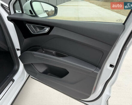 Белый Ауди Q4 e-tron, объемом двигателя 0 л и пробегом 150 тыс. км за 24200 $, фото 39 на Automoto.ua