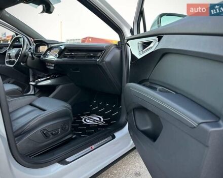 Белый Ауди Q4 e-tron, объемом двигателя 0 л и пробегом 60 тыс. км за 39900 $, фото 79 на Automoto.ua