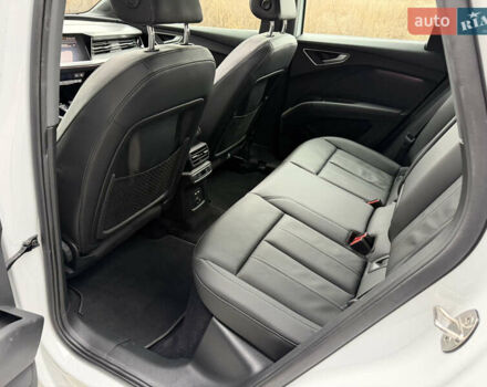 Белый Ауди Q4 e-tron, объемом двигателя 0 л и пробегом 150 тыс. км за 24200 $, фото 56 на Automoto.ua