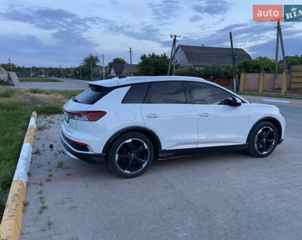 Белый Ауди Q4 e-tron, объемом двигателя 0 л и пробегом 38 тыс. км за 32500 $, фото 3 на Automoto.ua