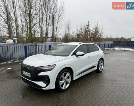 Белый Ауди Q4 e-tron, объемом двигателя 0 л и пробегом 101 тыс. км за 27800 $, фото 2 на Automoto.ua
