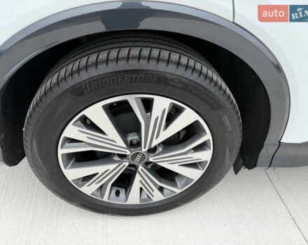 Белый Ауди Q4 e-tron, объемом двигателя 0 л и пробегом 150 тыс. км за 24200 $, фото 34 на Automoto.ua