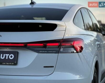 Белый Ауди Q4 e-tron, объемом двигателя 0 л и пробегом 60 тыс. км за 39900 $, фото 19 на Automoto.ua