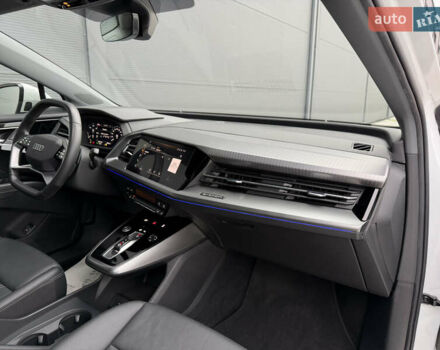 Белый Ауди Q4 e-tron, объемом двигателя 0 л и пробегом 150 тыс. км за 24200 $, фото 41 на Automoto.ua