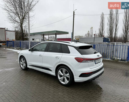 Белый Ауди Q4 e-tron, объемом двигателя 0 л и пробегом 101 тыс. км за 27800 $, фото 4 на Automoto.ua