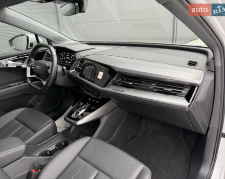 Белый Ауди Q4 e-tron, объемом двигателя 0 л и пробегом 150 тыс. км за 24200 $, фото 37 на Automoto.ua