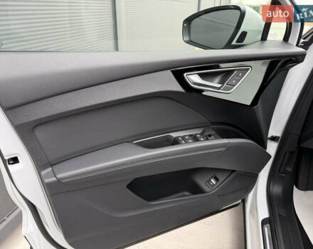 Белый Ауди Q4 e-tron, объемом двигателя 0 л и пробегом 150 тыс. км за 24200 $, фото 60 на Automoto.ua