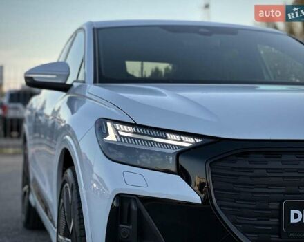 Белый Ауди Q4 e-tron, объемом двигателя 0 л и пробегом 60 тыс. км за 39900 $, фото 5 на Automoto.ua