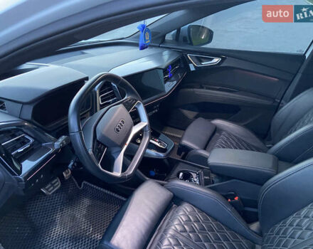 Белый Ауди Q4 e-tron, объемом двигателя 0 л и пробегом 38 тыс. км за 32500 $, фото 21 на Automoto.ua