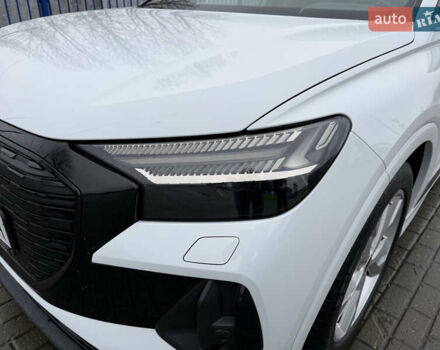 Белый Ауди Q4 e-tron, объемом двигателя 0 л и пробегом 101 тыс. км за 27800 $, фото 9 на Automoto.ua