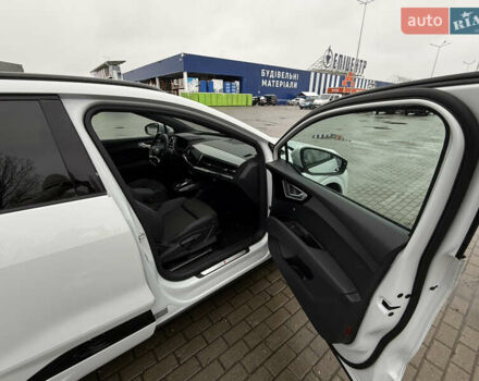 Белый Ауди Q4 e-tron, объемом двигателя 0 л и пробегом 101 тыс. км за 27800 $, фото 12 на Automoto.ua