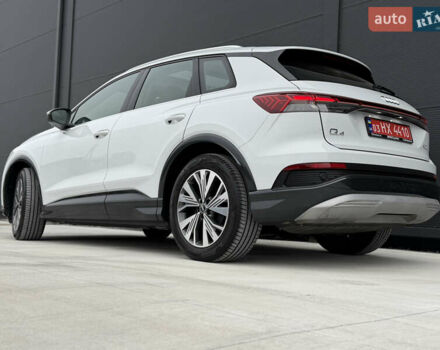 Белый Ауди Q4 e-tron, объемом двигателя 0 л и пробегом 150 тыс. км за 24200 $, фото 5 на Automoto.ua