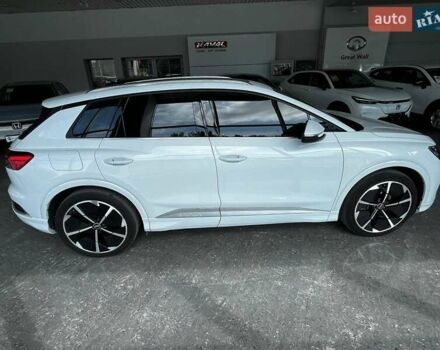 Белый Ауди Q4 e-tron, объемом двигателя 0 л и пробегом 28 тыс. км за 32500 $, фото 3 на Automoto.ua