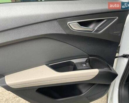 Білий Ауді Q4 e-tron, об'ємом двигуна 0 л та пробігом 10 тис. км за 32000 $, фото 19 на Automoto.ua