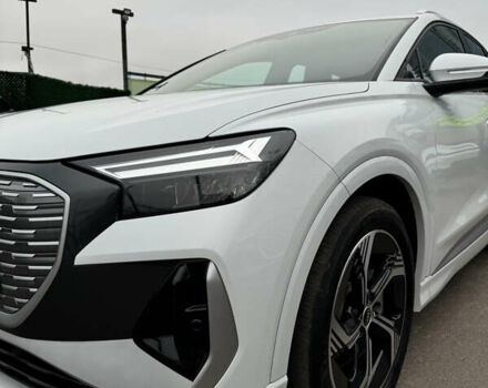 Белый Ауди Q4 e-tron, объемом двигателя 0 л и пробегом 6 тыс. км за 28500 $, фото 3 на Automoto.ua