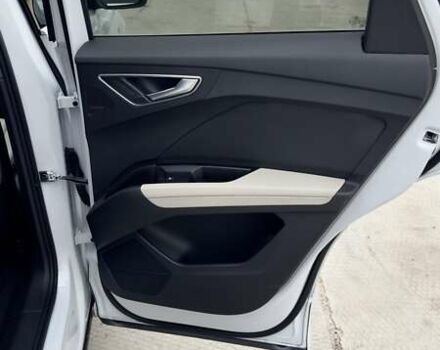 Білий Ауді Q4 e-tron, об'ємом двигуна 0 л та пробігом 16 тис. км за 31950 $, фото 34 на Automoto.ua