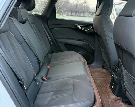 Белый Ауди Q4 e-tron, объемом двигателя 0 л и пробегом 65 тыс. км за 28500 $, фото 35 на Automoto.ua