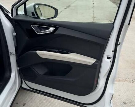 Білий Ауді Q4 e-tron, об'ємом двигуна 0 л та пробігом 16 тис. км за 31950 $, фото 36 на Automoto.ua