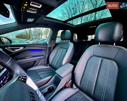 Белый Ауди Q4 e-tron, объемом двигателя 0 л и пробегом 22 тыс. км за 35000 $, фото 3 на Automoto.ua