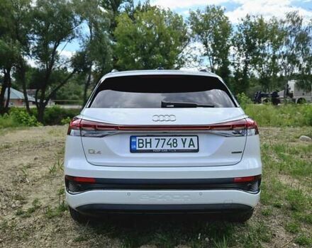 Белый Ауди Q4 e-tron, объемом двигателя 0 л и пробегом 12 тыс. км за 34000 $, фото 4 на Automoto.ua