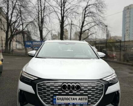 Белый Ауди Q4 e-tron, объемом двигателя 0 л и пробегом 33 тыс. км за 27399 $, фото 1 на Automoto.ua