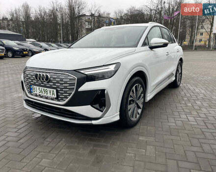 Белый Ауди Q4 e-tron, объемом двигателя 0 л и пробегом 16 тыс. км за 29500 $, фото 1 на Automoto.ua