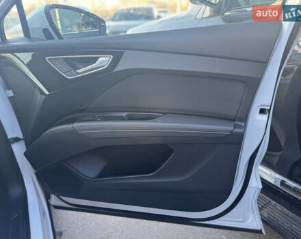 Белый Ауди Q4 e-tron, объемом двигателя 0 л и пробегом 45 тыс. км за 29999 $, фото 35 на Automoto.ua