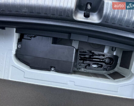 Белый Ауди Q4 e-tron, объемом двигателя 0 л и пробегом 65 тыс. км за 28500 $, фото 37 на Automoto.ua