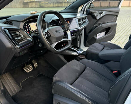 Белый Ауди Q4 e-tron, объемом двигателя 0 л и пробегом 65 тыс. км за 28500 $, фото 23 на Automoto.ua