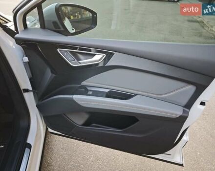 Белый Ауди Q4 e-tron, объемом двигателя 0 л и пробегом 20 тыс. км за 28700 $, фото 8 на Automoto.ua