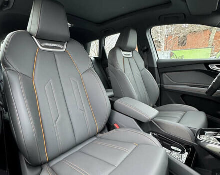 Белый Ауди Q4 e-tron, объемом двигателя 0 л и пробегом 6 тыс. км за 28500 $, фото 30 на Automoto.ua