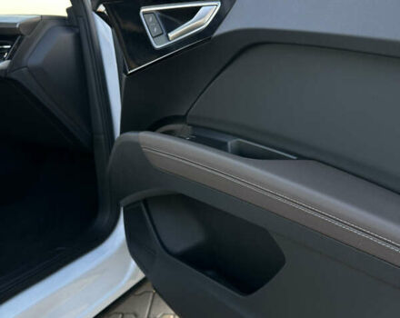 Белый Ауди Q4 e-tron, объемом двигателя 0 л и пробегом 43 тыс. км за 26950 $, фото 27 на Automoto.ua