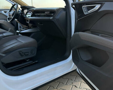 Белый Ауди Q4 e-tron, объемом двигателя 0 л и пробегом 43 тыс. км за 26950 $, фото 26 на Automoto.ua