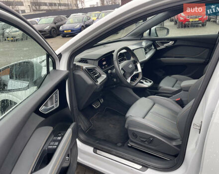 Белый Ауди Q4 e-tron, объемом двигателя 0 л и пробегом 16 тыс. км за 29500 $, фото 4 на Automoto.ua